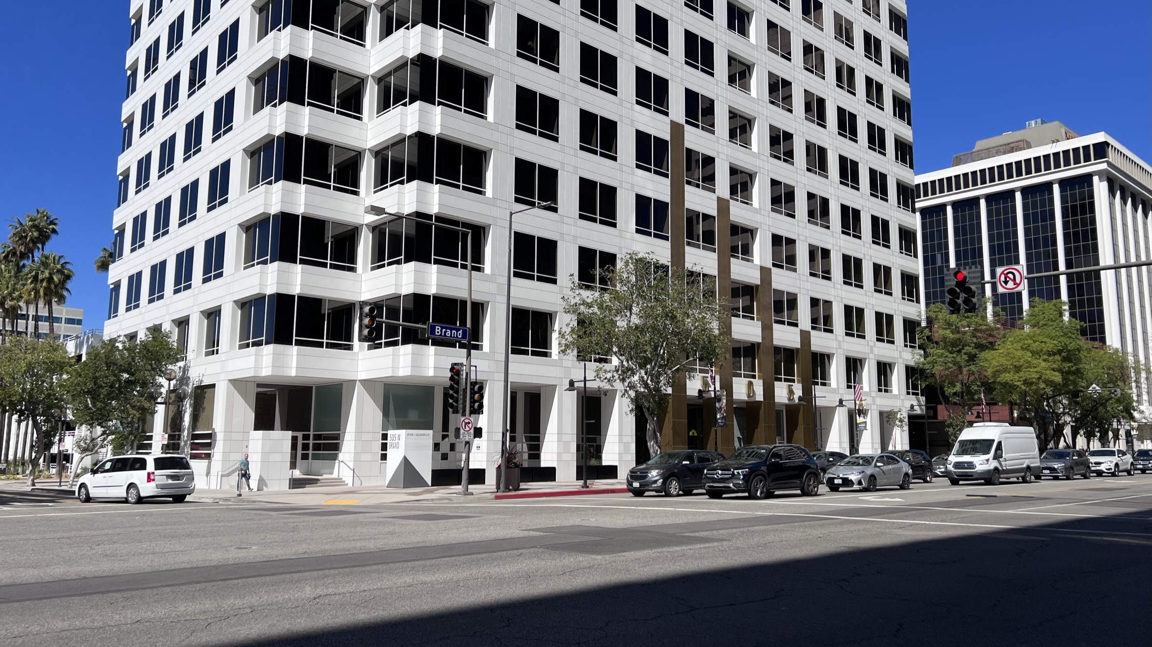 505 N Brand — Lease in Glendale, CA, photo 2 of 7