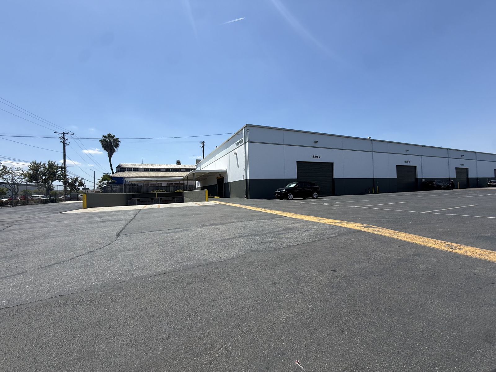 Freeway Distribution Center — Lease in Montebello, CA, photo 2 of 6